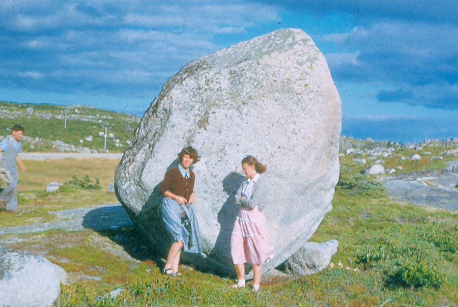 Box15 008 EML+JoyceLewin+Ralph (Peggy'sCove, Nova Scotia) 8-30-52